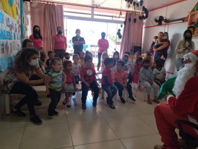 Núcleo Feminino Coprossel e CEMEI Sementinha do Saber levam alegria no Natal das Crianças da Escola